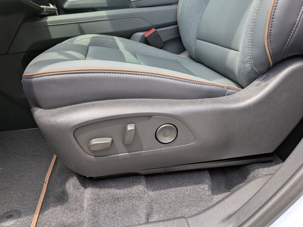 2026 GMC Acadia AWD AT4