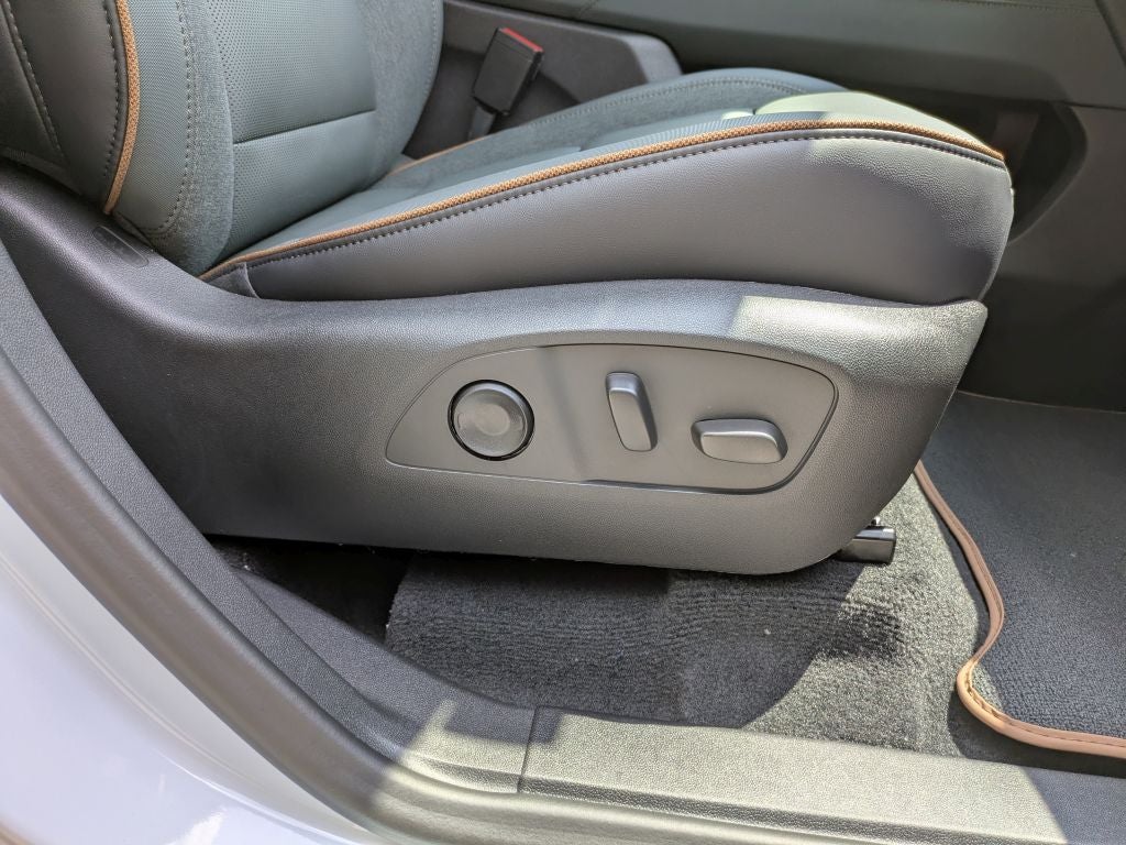 2026 GMC Acadia AWD AT4