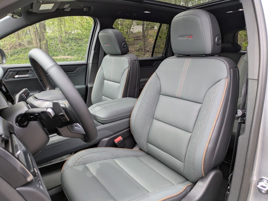 2026 GMC Acadia AWD AT4