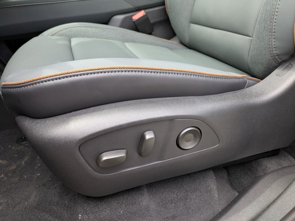 2026 GMC Acadia AWD AT4