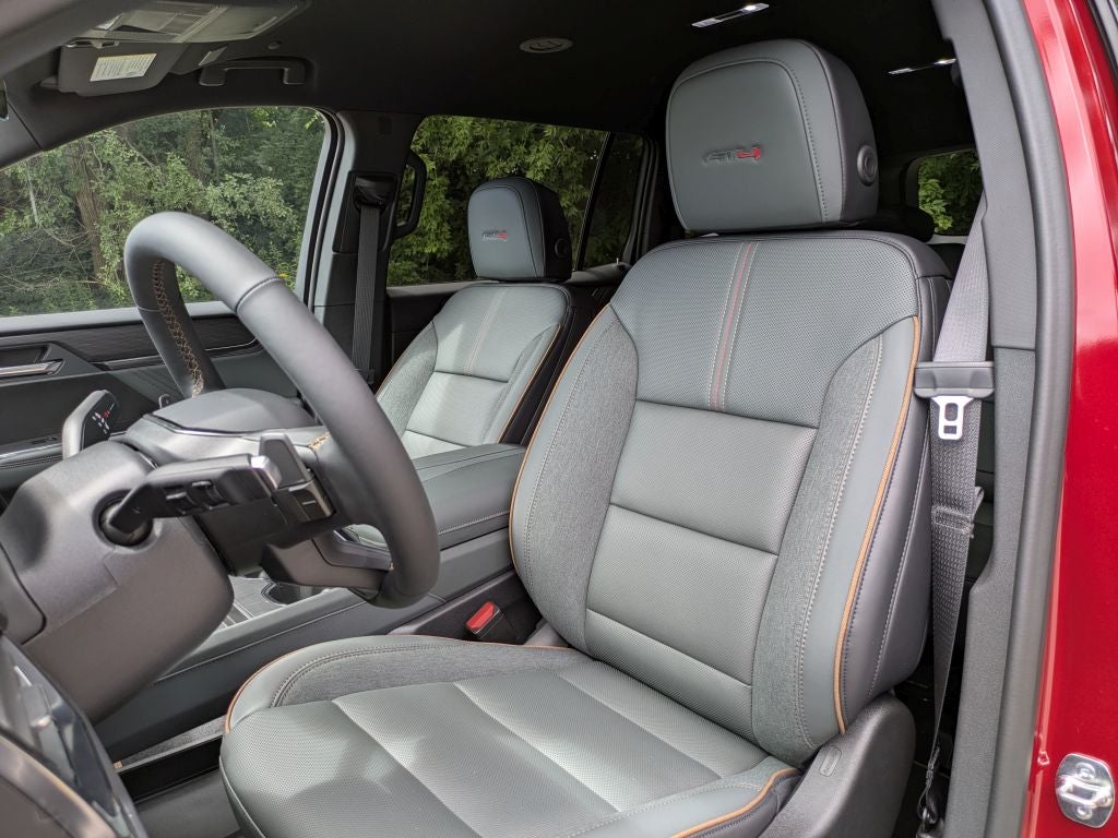 2026 GMC Acadia AWD AT4