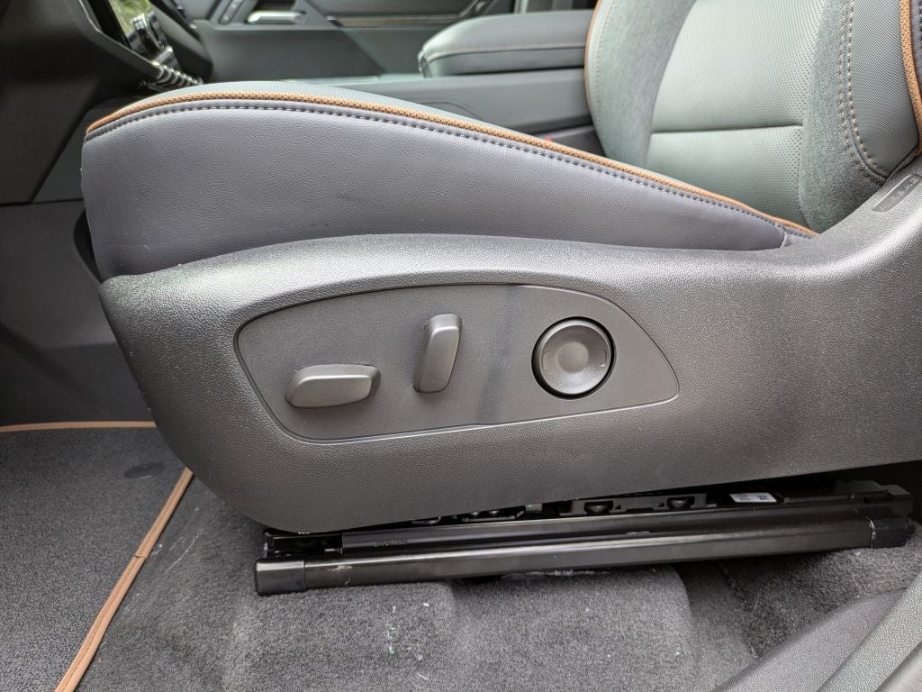 2026 GMC Acadia AWD AT4