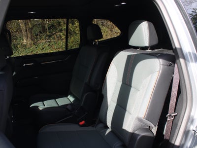 2025 GMC Acadia AWD AT4