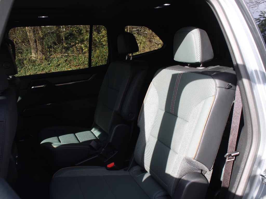 2025 GMC Acadia AWD AT4