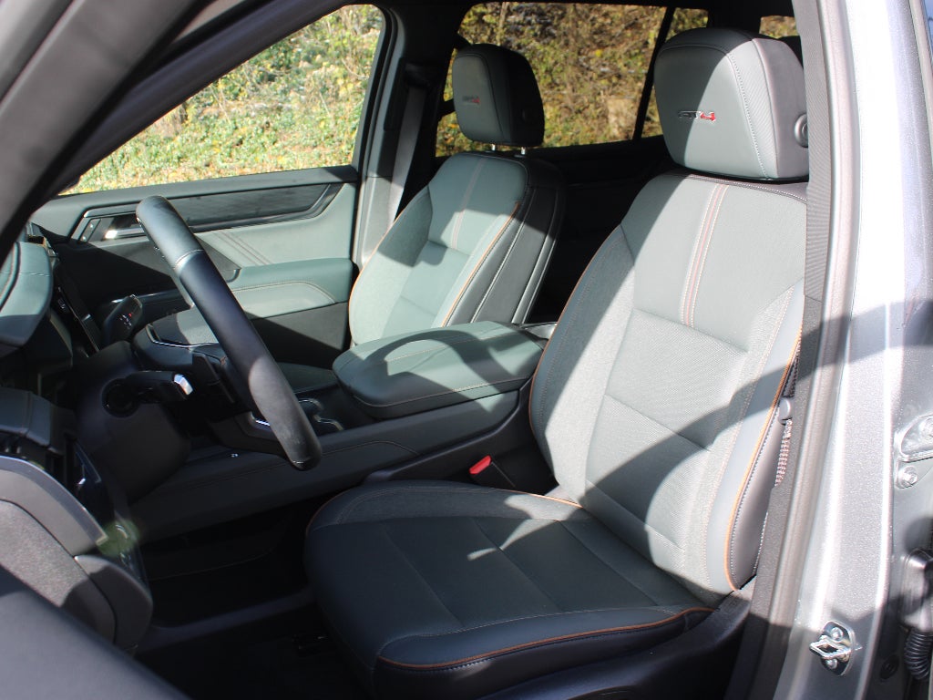 2025 GMC Acadia AWD AT4