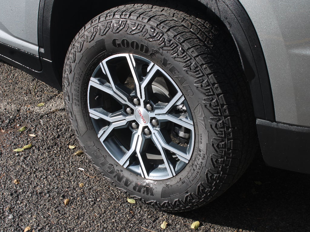 2025 GMC Acadia AWD AT4