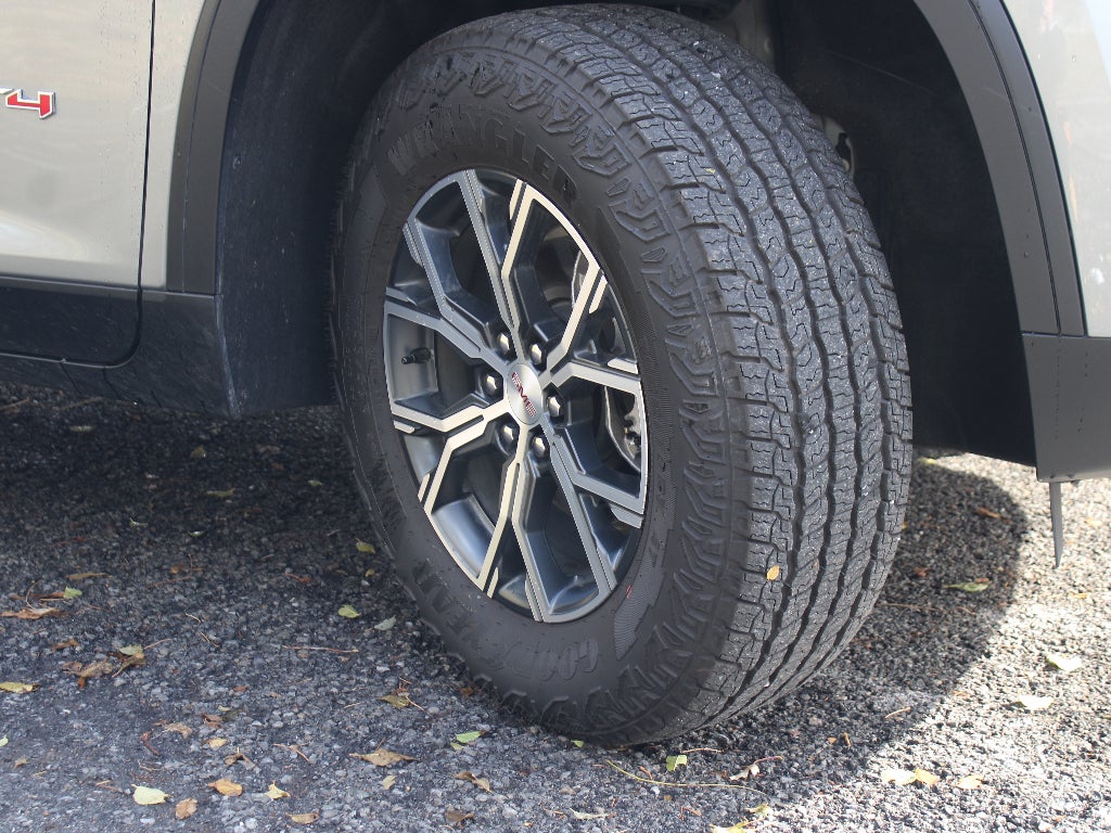 2025 GMC Acadia AWD AT4