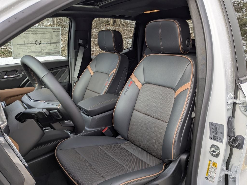 2025 GMC Canyon 4WD AT4