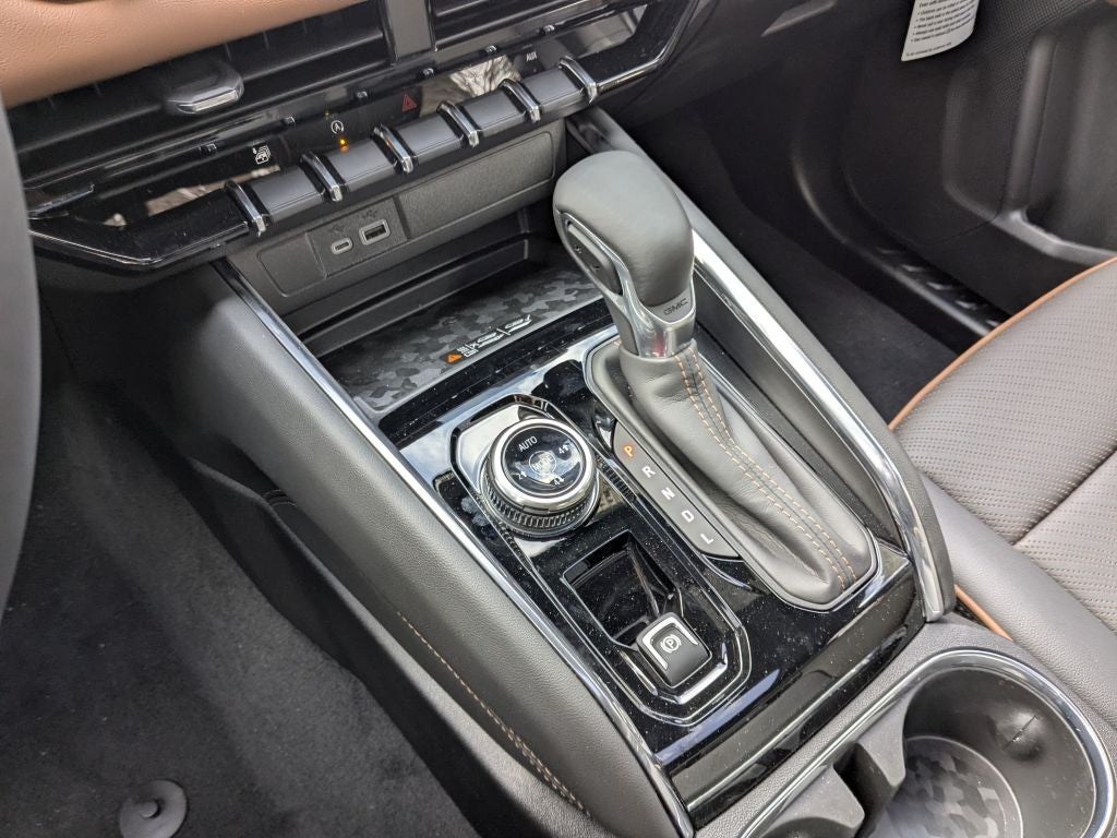 2025 GMC Canyon 4WD AT4