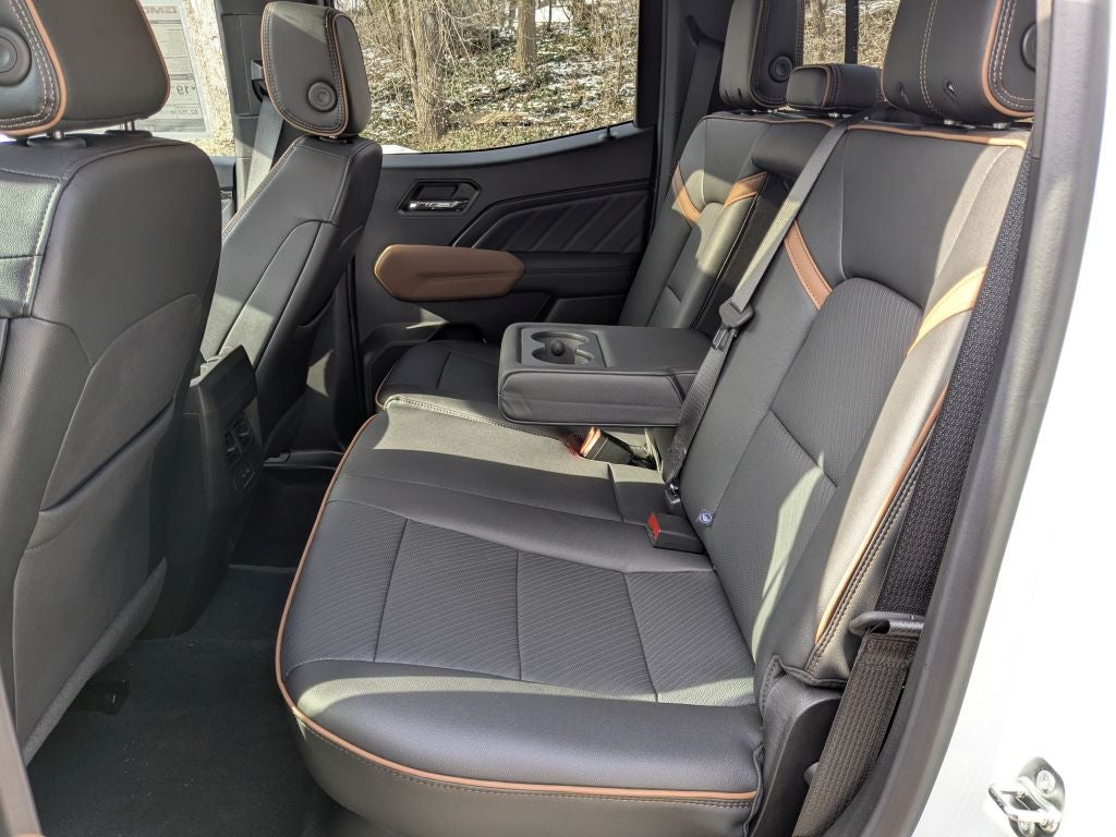 2025 GMC Canyon 4WD AT4