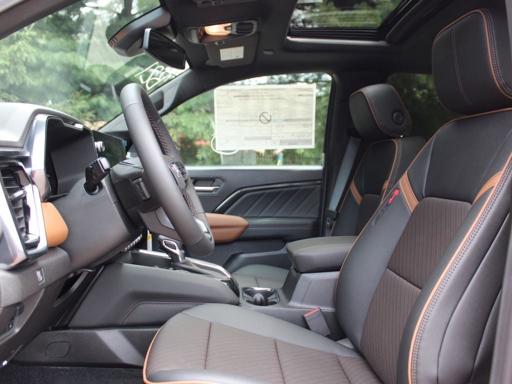 2025 GMC Canyon 4WD AT4