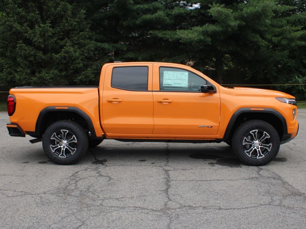 2025 GMC Canyon 4WD AT4