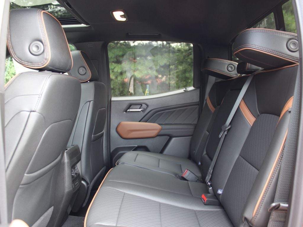 2025 GMC Canyon 4WD AT4