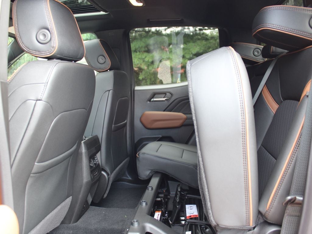 2025 GMC Canyon 4WD AT4