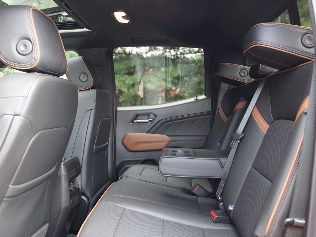 2025 GMC Canyon 4WD AT4