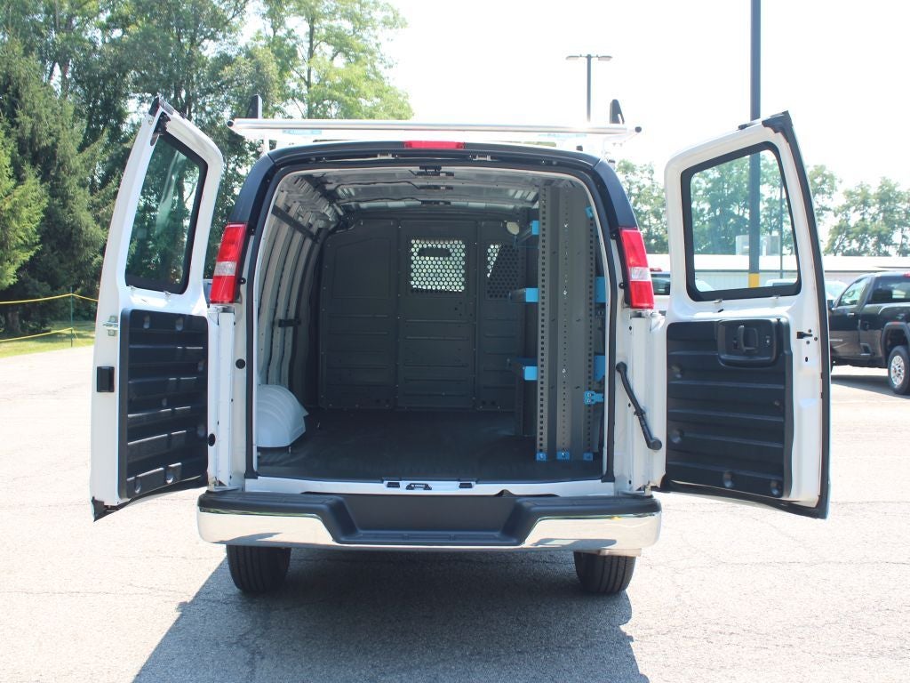 2025 GMC Savana 2500 Work Van