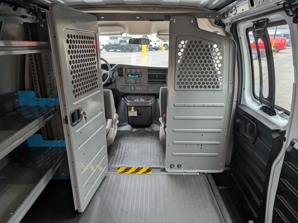 2025 GMC Savana 3500 Work Van