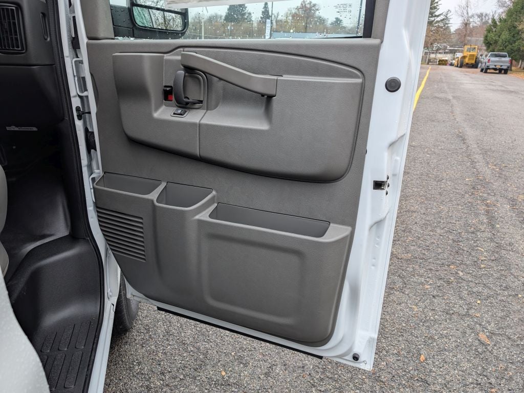 2025 GMC Savana 3500 Work Van