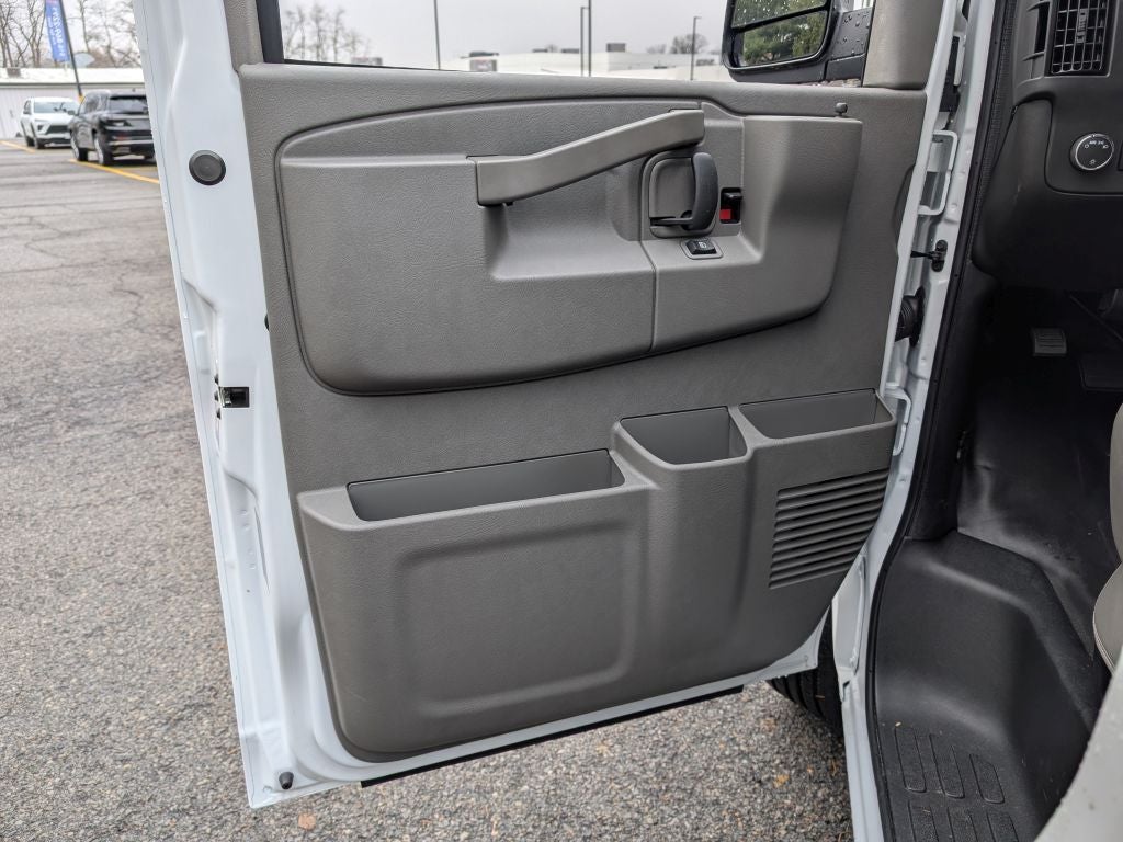 2025 GMC Savana 3500 Work Van