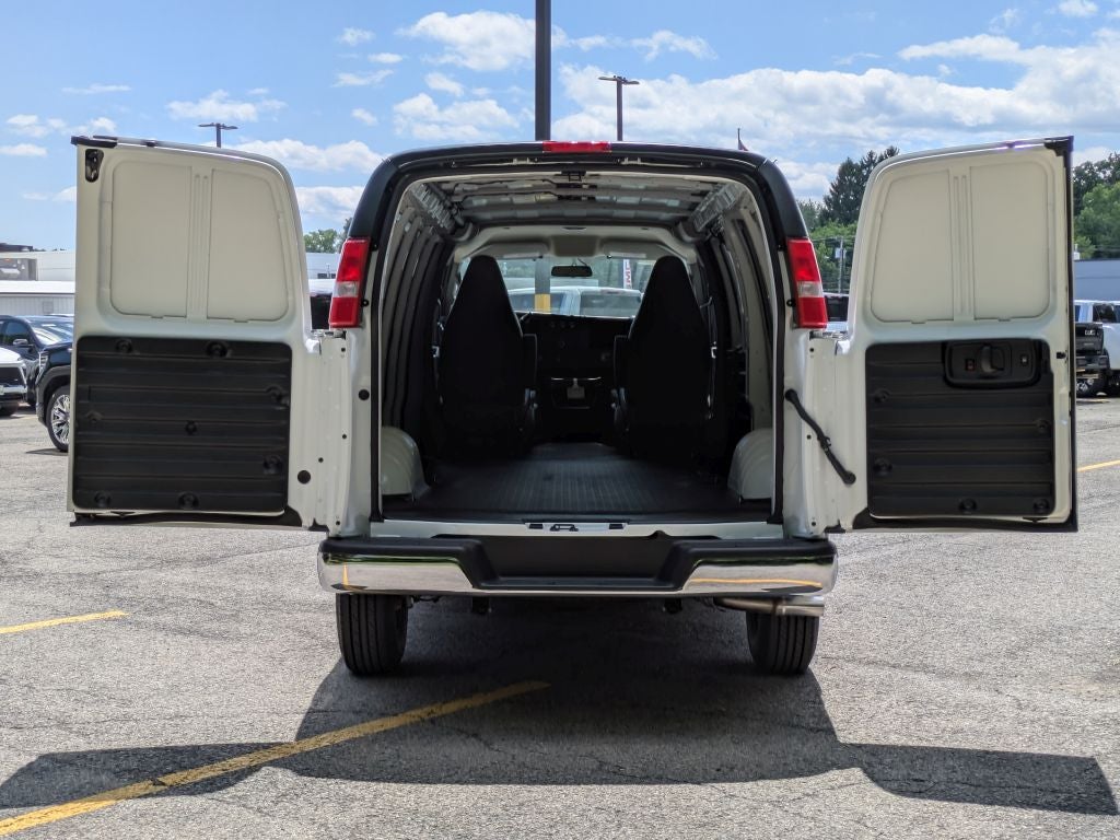 2026 GMC Savana 3500 Work Van