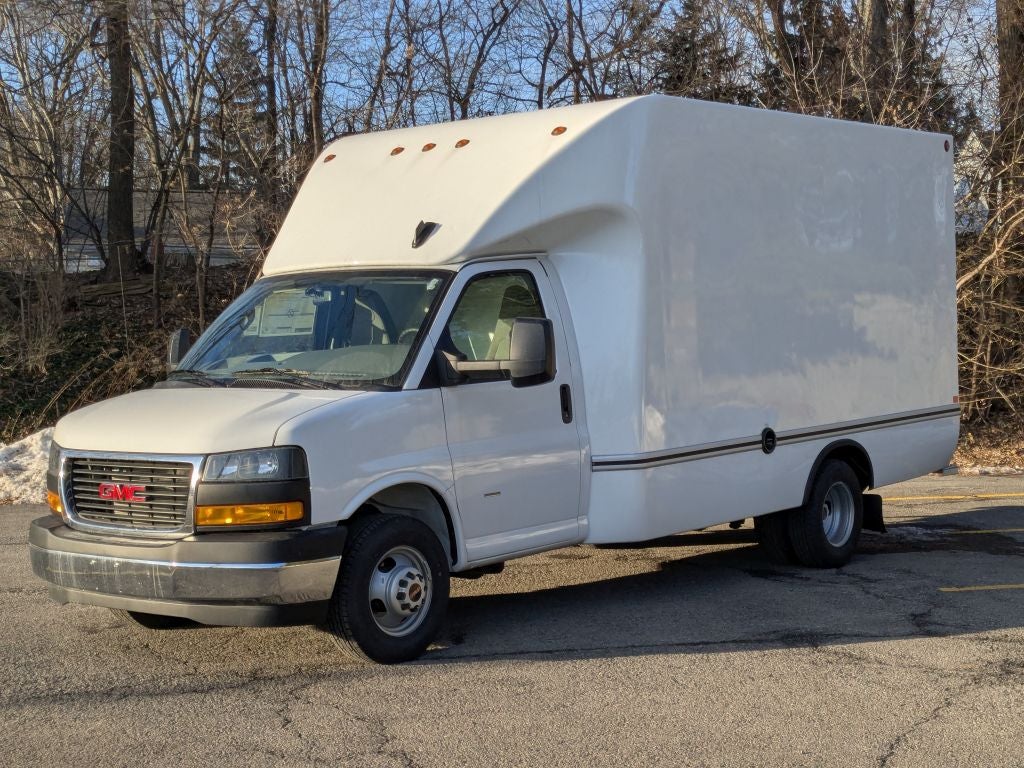 2025 GMC Savana 3500 Work Van